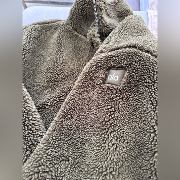 Alo Yoga Foxy Sherpa Jacket - Picture 1 of 4